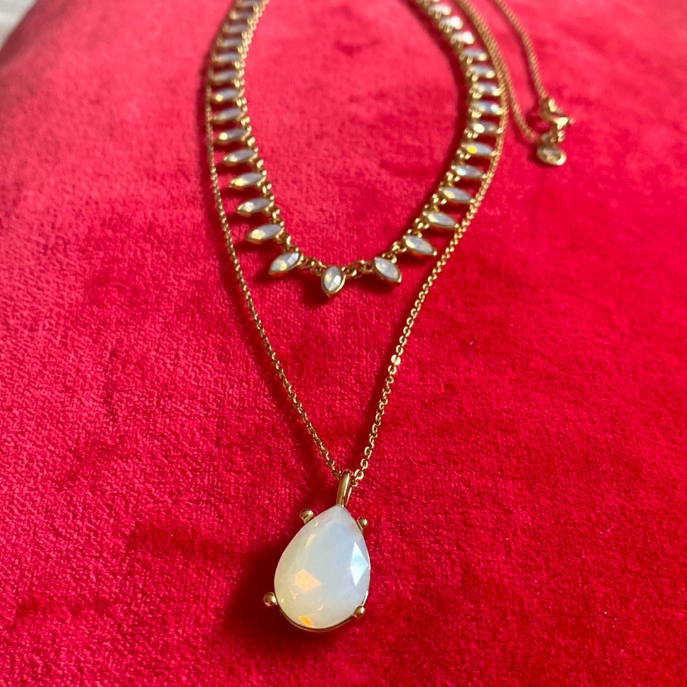Eye catching Mother of pearl gold layered necklace from the Loft! Adjustable!